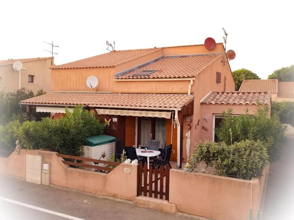 Holiday home in Gruissan with swimming pool - 1