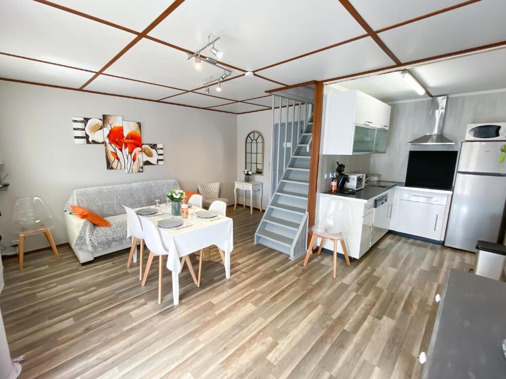 Cozy beach House in Les Tamaris - 4