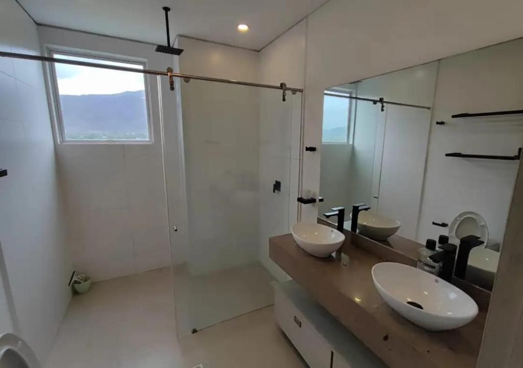 Vista al mar espectacular apto, amplio, fresco piso alto conjunto con jacuzzi - 5