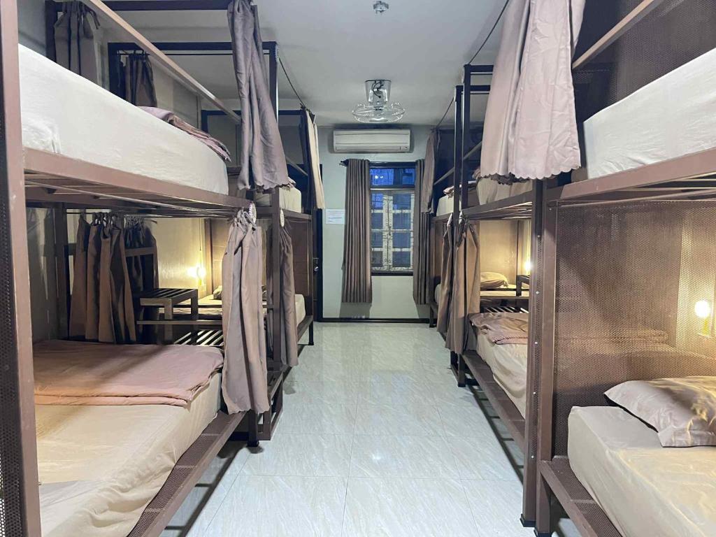 ドミトリールーム（10人部屋）　シングルベッド1名分