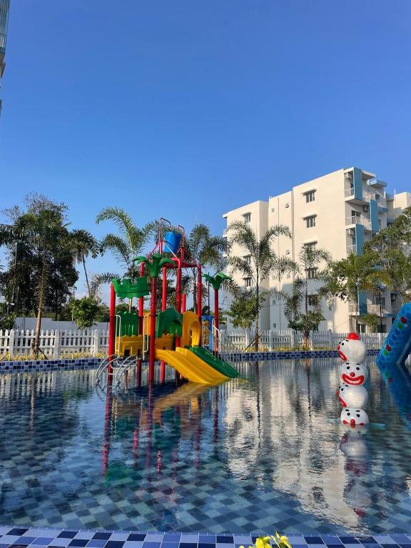 Santorini 3BR Resort Apartment Pool & Gym, Negombo