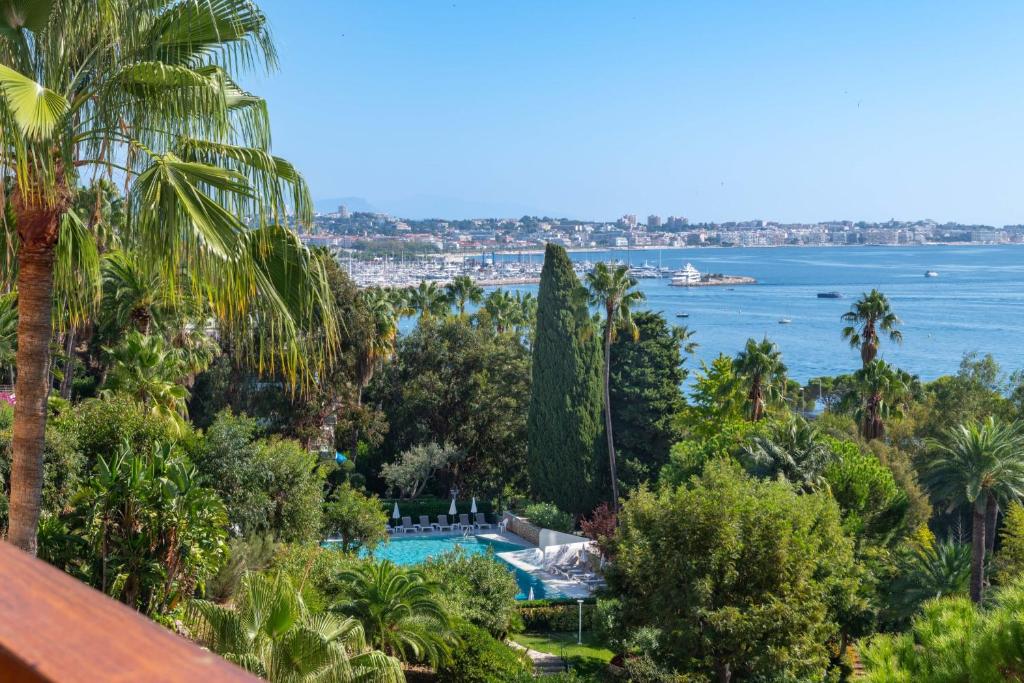 3Br Sea View Luxury Residence with Pool & Tennis - 4