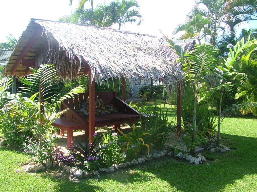 Garden, Pacific Lagoon Apartments in Port Vila