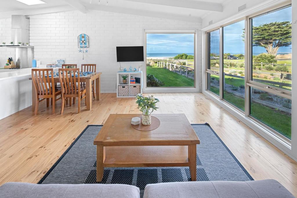 Sandy Toes & Salty Kisses, Apollo Bay