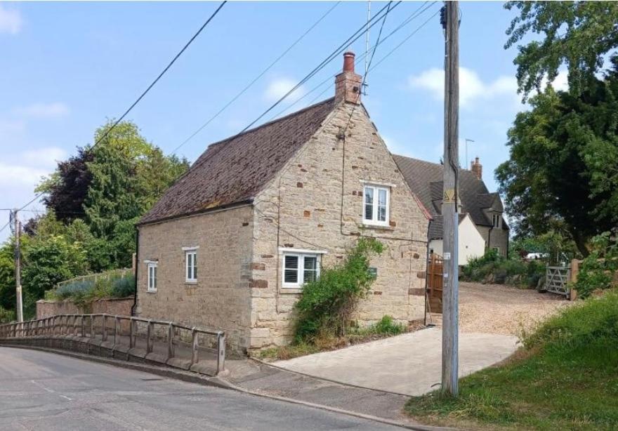 Lovely 2 Bed Victorian Cottage, Denford NN14, Islip