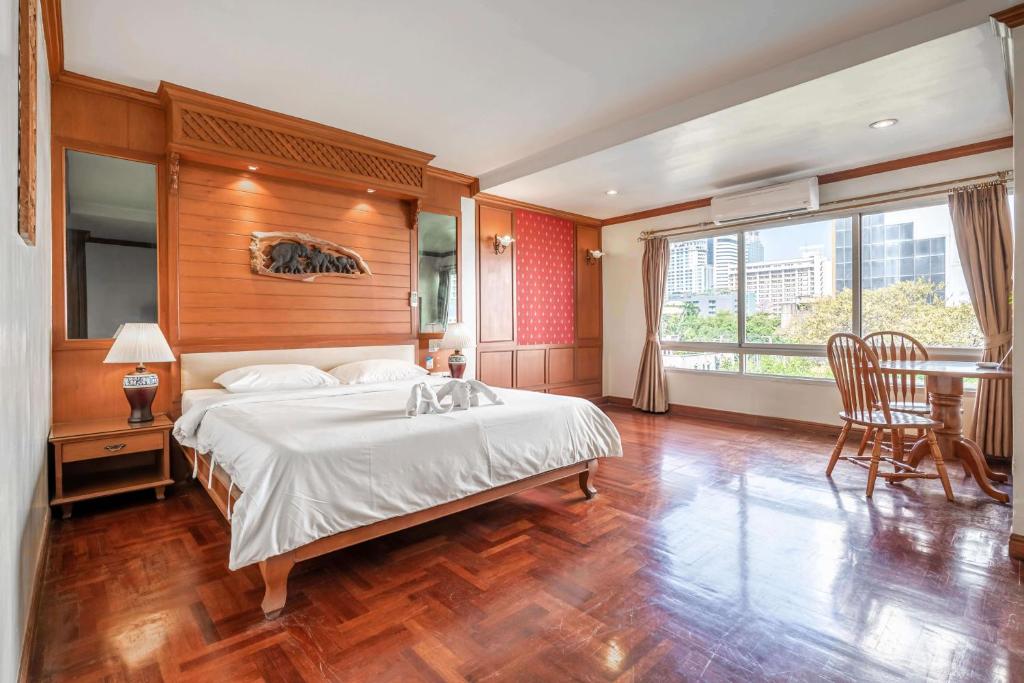Studio Suite by Royal Ivory Nana