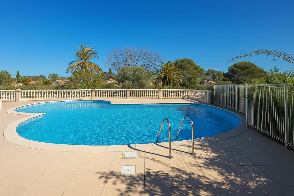 Appartement lumineux avec terrasse & piscine - 1