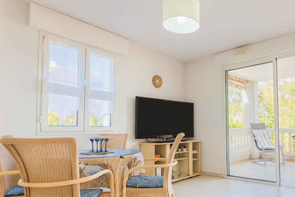 Appartement lumineux avec terrasse & piscine - 3