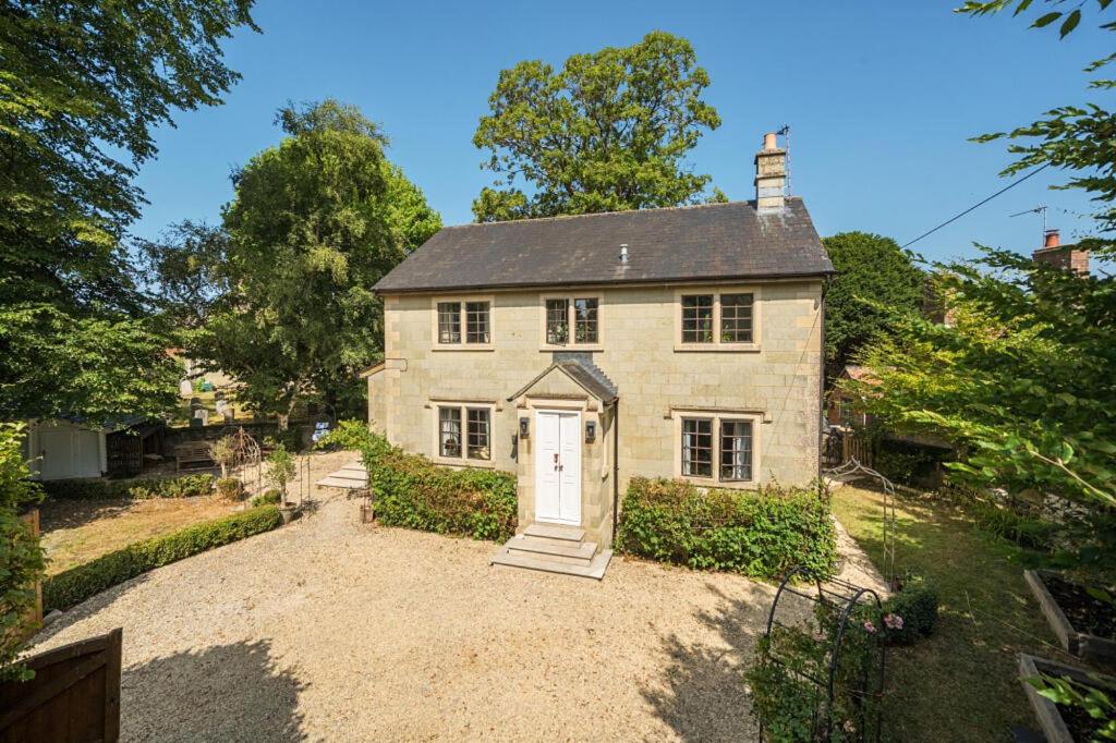 The little Hotel, Motcombe