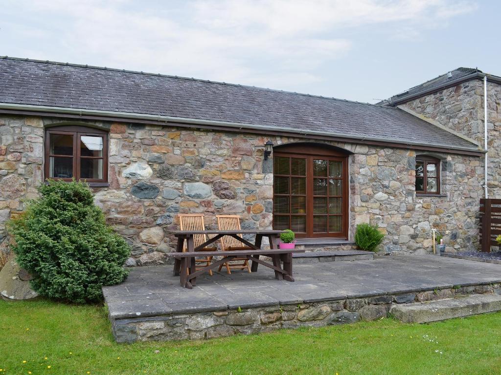 Beudy Mawr - 16985, Brynsiencyn