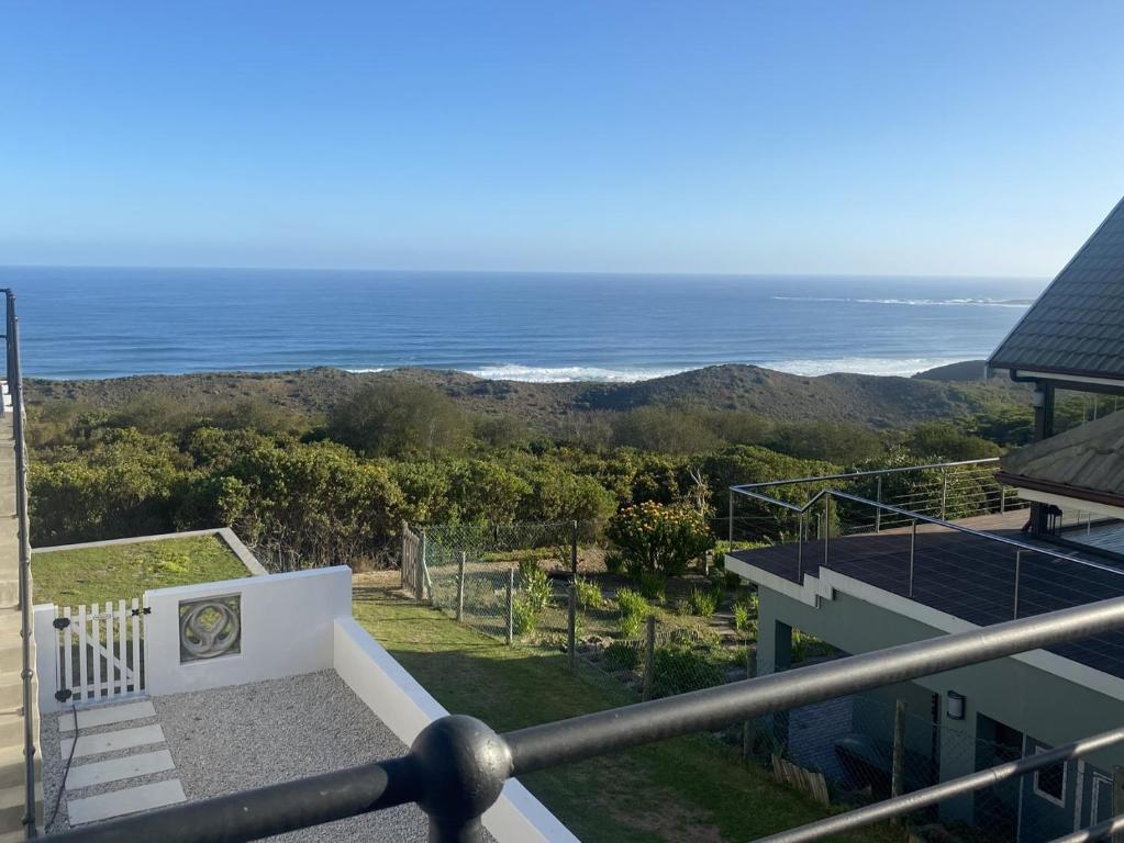 Bellamore - Stylish Loft Studio with Sea Views, Brenton-on-Sea