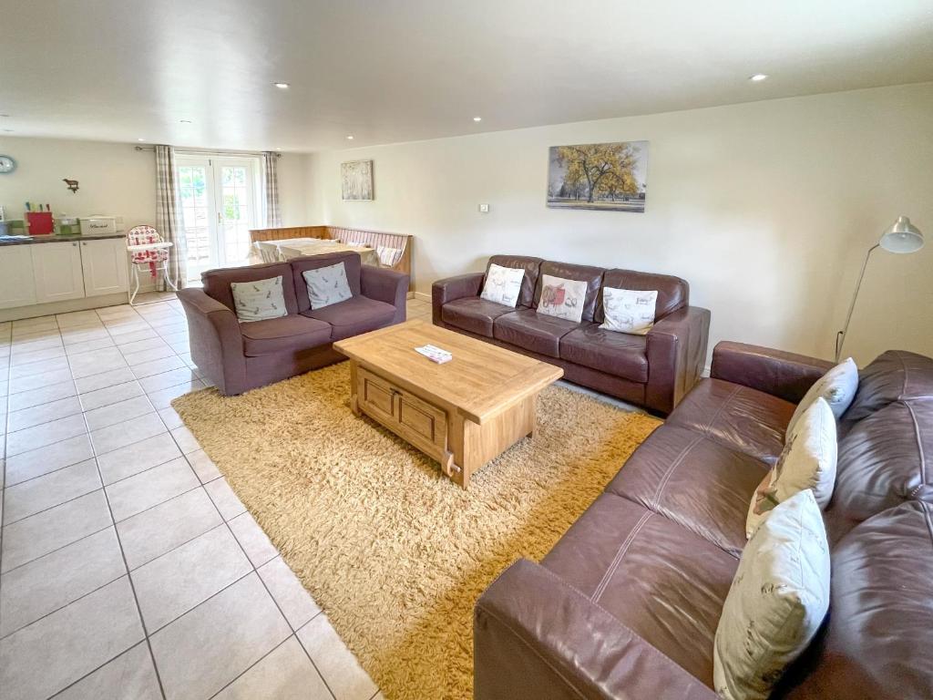 Lily Pad 2 - Uk43901, Nassington