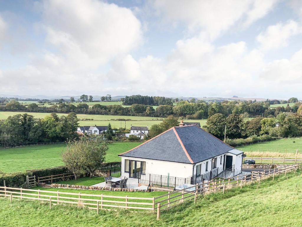 Inverallan, Amisfield Town