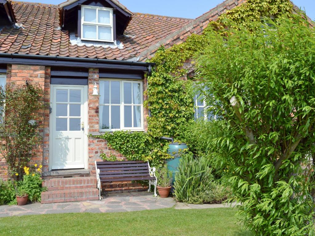 Apple Tree Cottage - E1800, Scalby