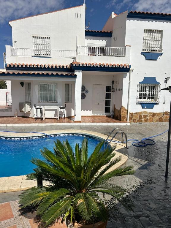 CASA RURAL MALAGA,VILLA FAMARA,10 personas,DESAYUNO ANDALUZ INCLUIDO EN EL PRECIO, Málaga