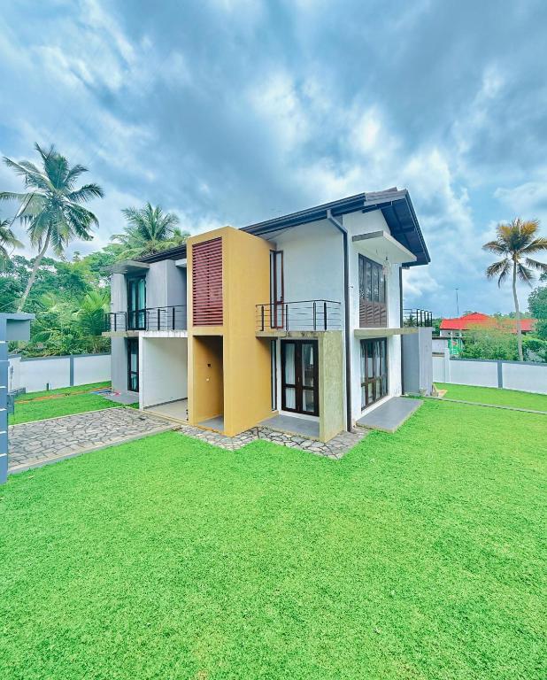 Alex's Place, Ja-Ela