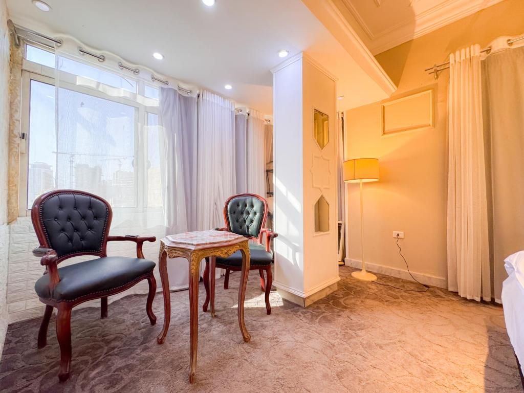 Champollion Khan, Káhira