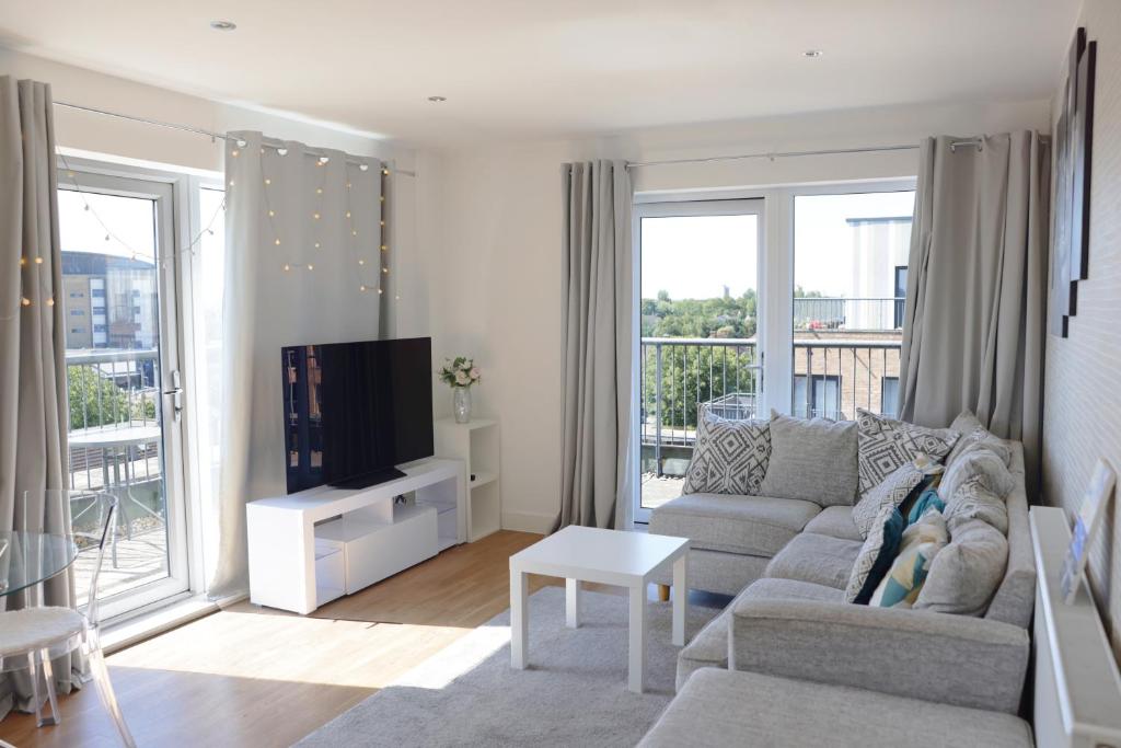 Top-Floor Penthouse with Panoramic Views, Romford