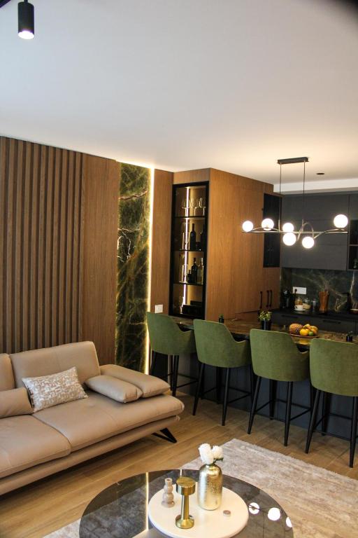 Luxurious 2BR Designer Apartment Near River & Park - 1
