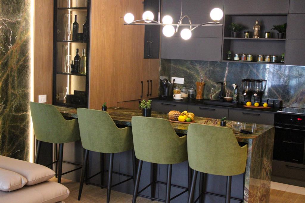 Luxurious 2BR Designer Apartment Near River & Park - 5