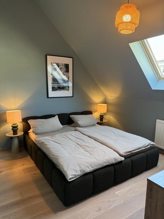 Zentrales Dachgeschoss-Apartment Augustenstraße, Mnichov