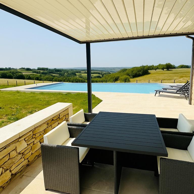 Maison de charme avec vue sublime et piscine à débordement, Soucirac