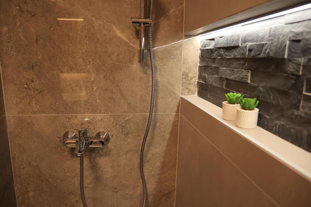 Lux Apartment Divine with Private Parking Garage - 4