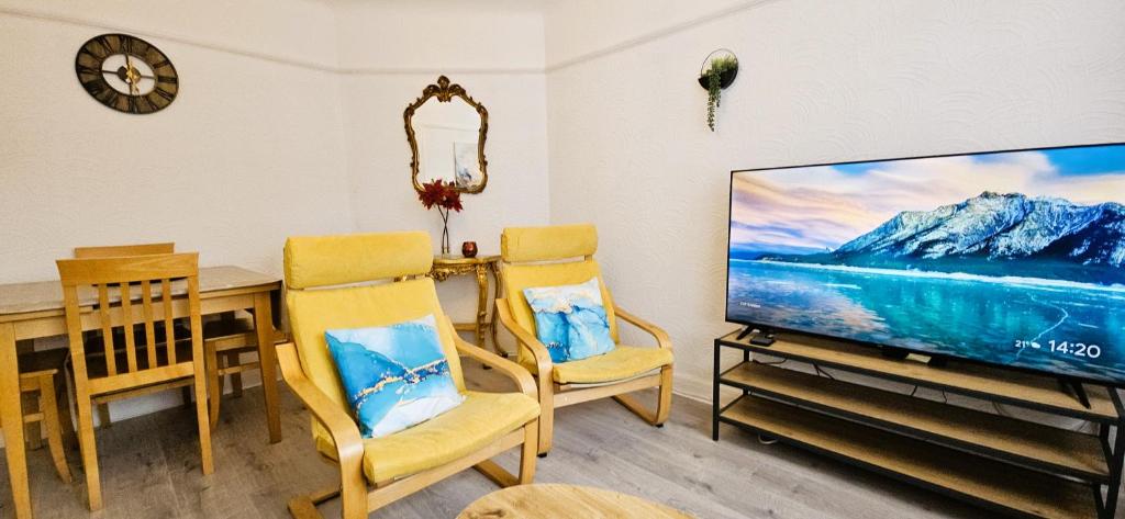 Harrow 2-Bed Garden Flat, Sleeps 8, Free Parking, Kenton