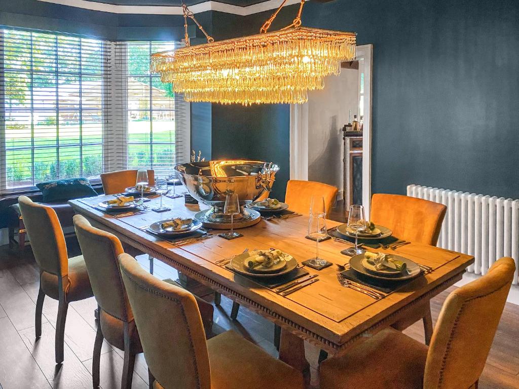 The Farmhouse, Purston Jaglin