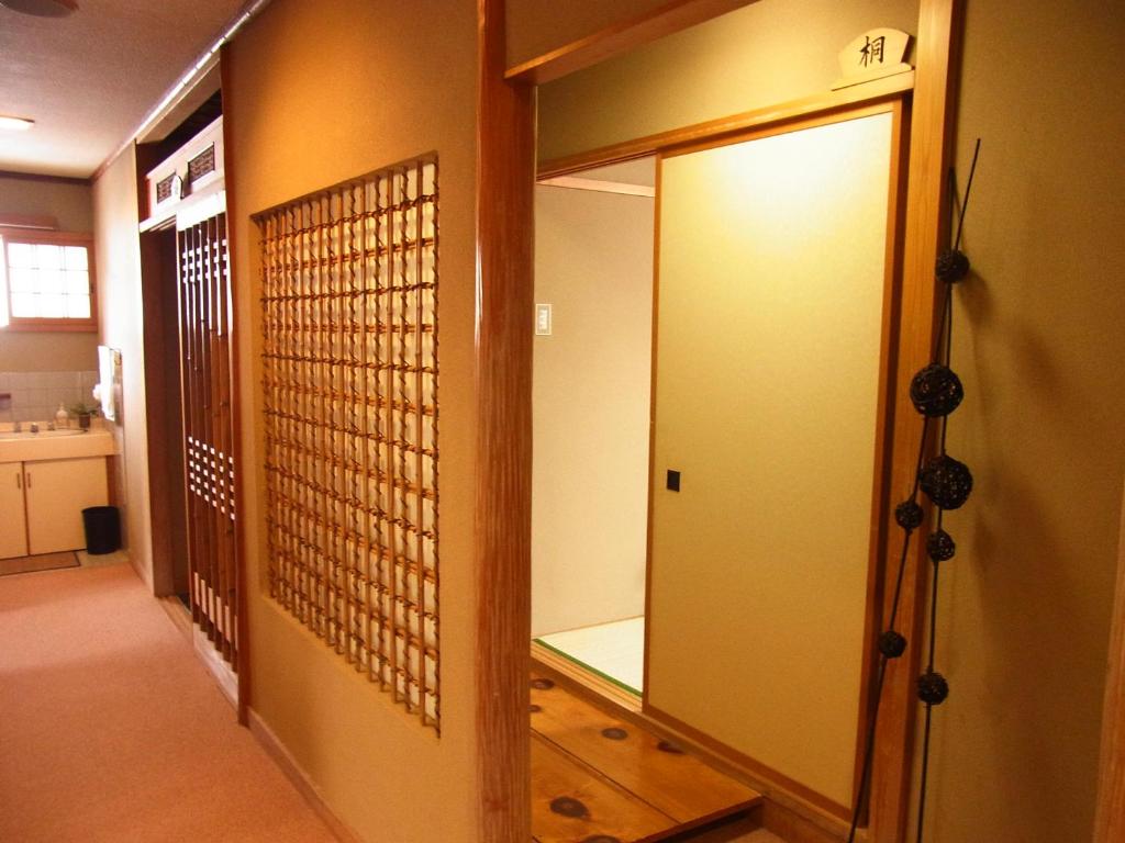 Japanese-Style Twin Room with Shared Bathroom, Guesthouse Shirahama in Nishimuro