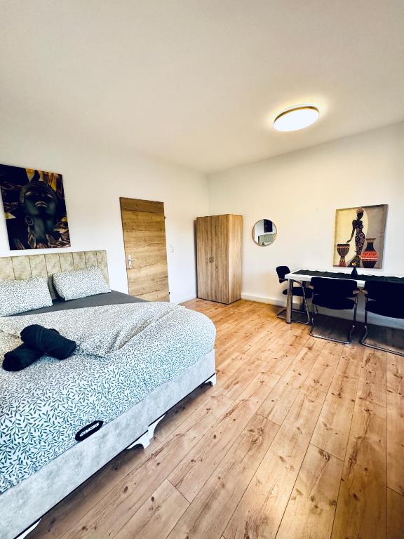 Lovely 3BR Apt with Private Garden for 8 People, Wien