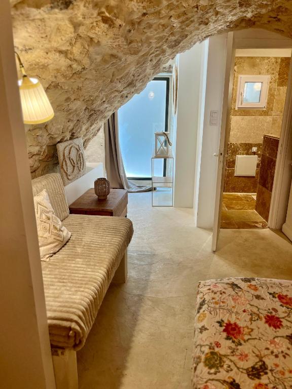 La Cueva, La Garde-Adhémar