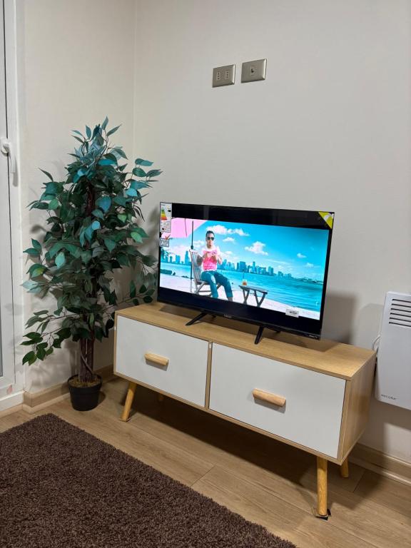 Dpto en Temuco con piscina, cerca de mall y buses - 3