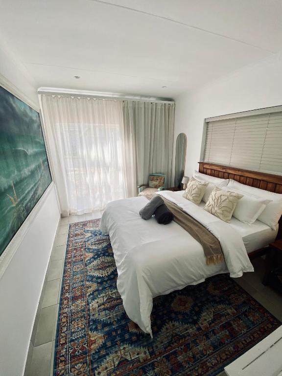 The Bungalow 2 min walk to The Point, Jeffreys Bay