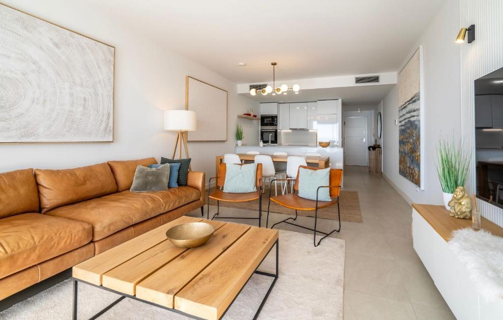 Sophisticated Two Bed Apartment in Pure South with Sea View - 2