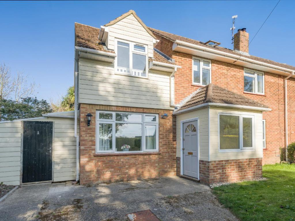 Shackleton, Bransgore