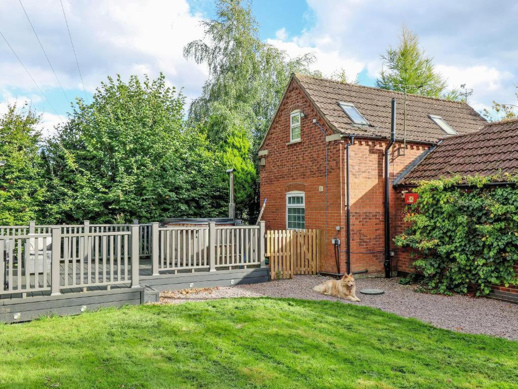 Paws In The Pines, Frithville