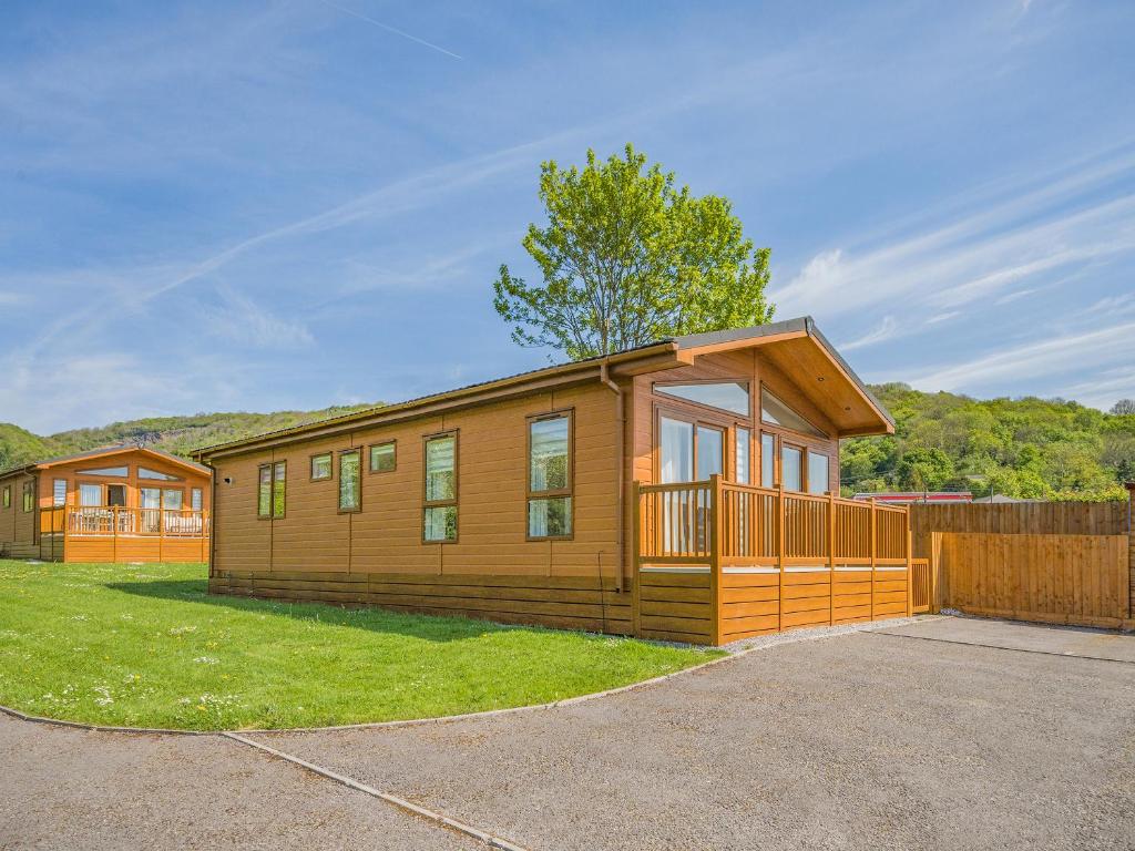 Rabbit Hole - Uk49618, Cheddar