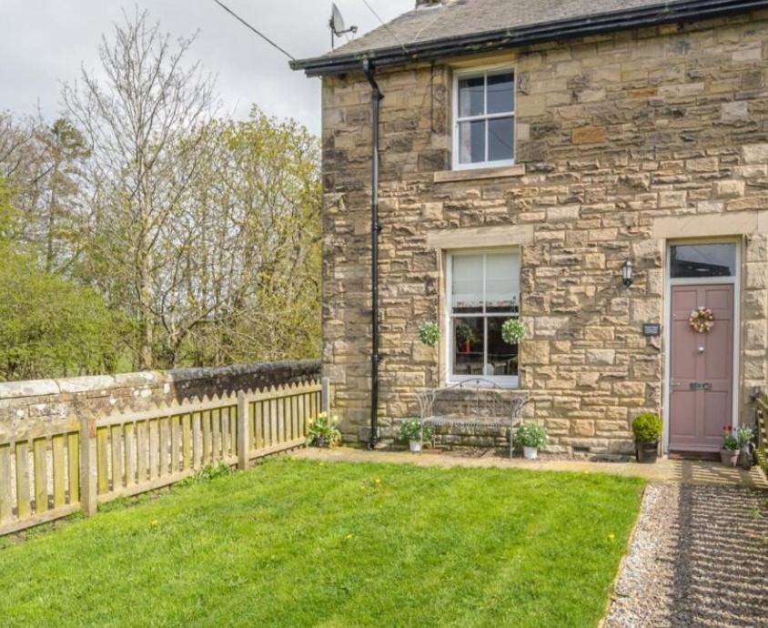 Charming country cottage at a Victorian Station, Alnwick