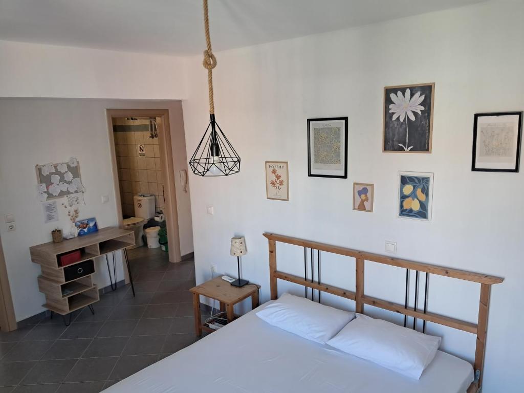 Makis rooms C, Mesolongion