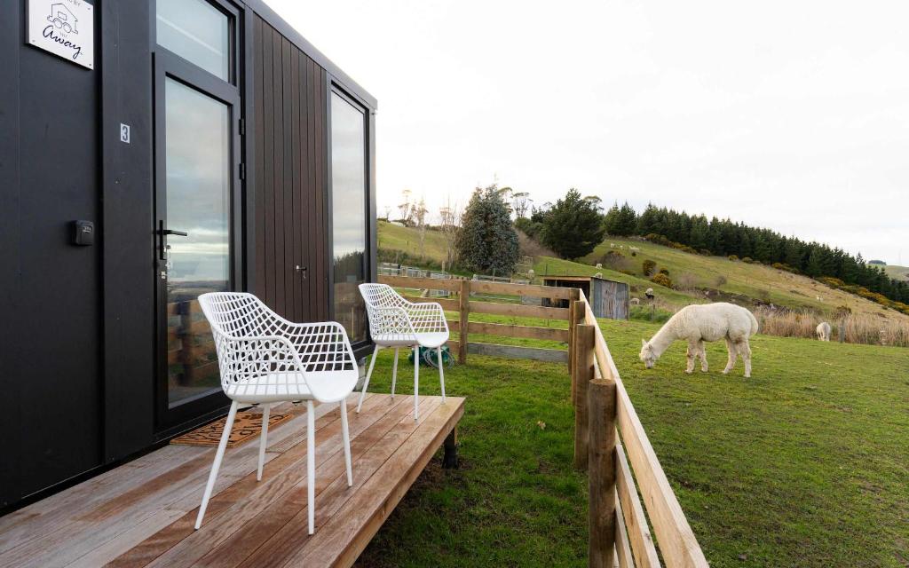 Bruce Farm Alpaca Cabin 3 by Tiny Away, Balclutha