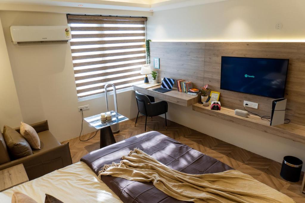 Stylish & Comfortable Studio near Expo Center Greater Noida opposite Metro, Greater Noida