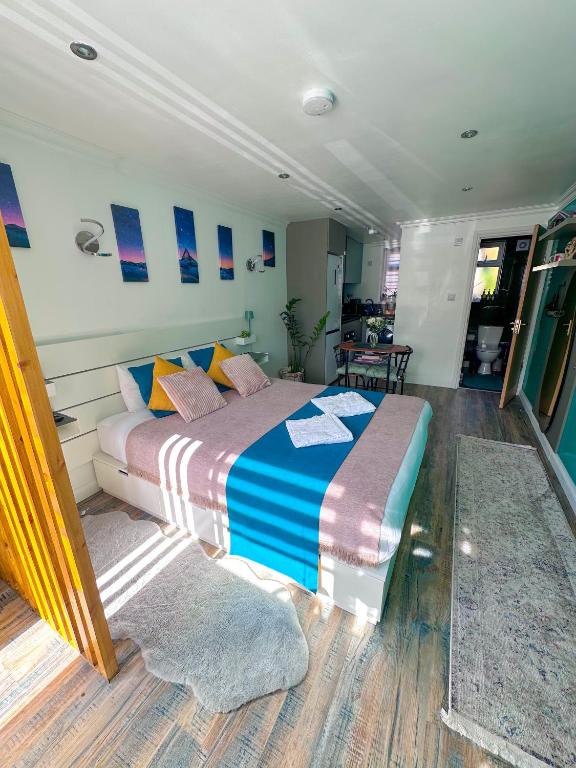 Studio Flat, Wythenshawe