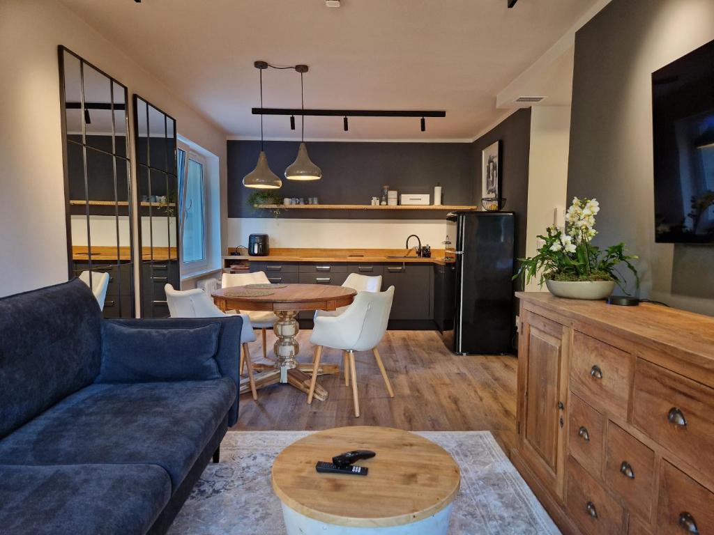 Studio na Wyspie Pasieka, Opolí