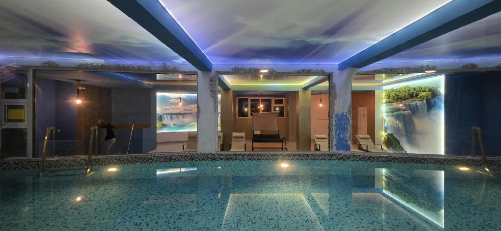 Bali Colosseum Hotel - 2