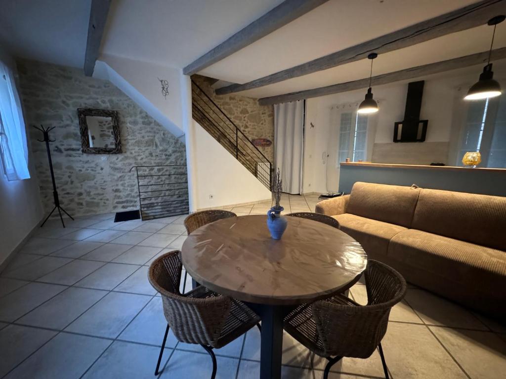 Charming house in Pezenas with garage and patio, Pézenas