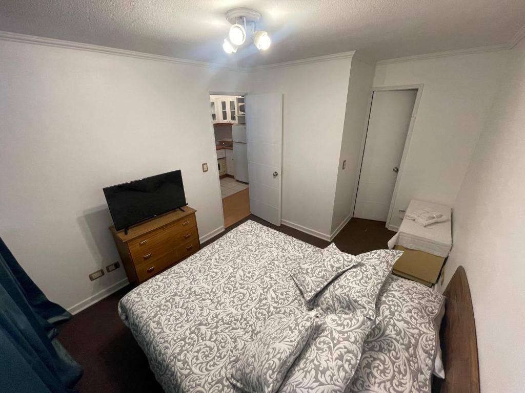 1h1b San Isidro con Curicó, Santiago