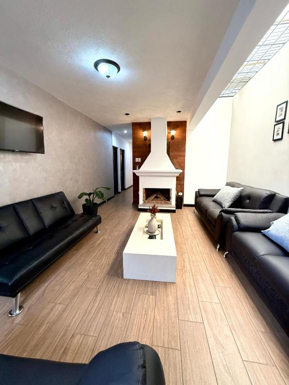 Entire house with beautiful views of volcanoes, Ciudad Vieja