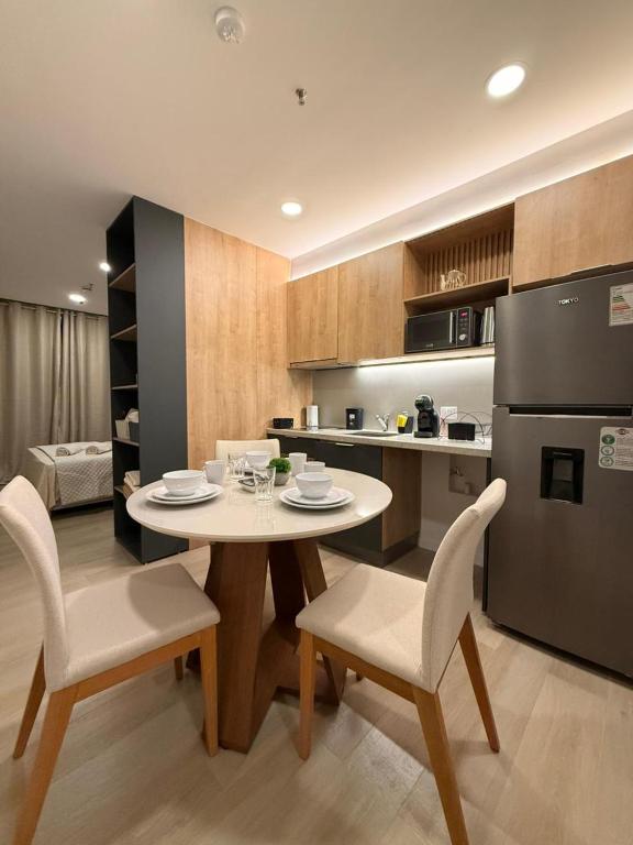 Houze 208, Asunción