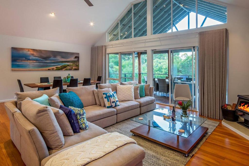 Sky View - Elevated Estate with Resort-Style Pool, Yallingup